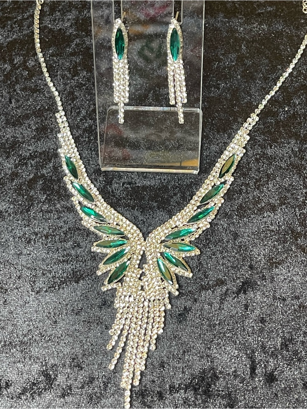 Emerald green glass rhinestone set